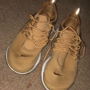 Nude Nike presto